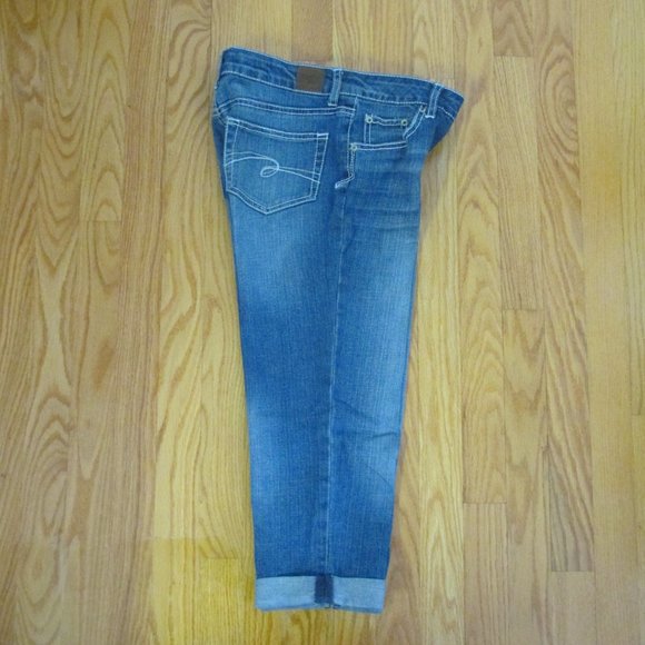 JUSTICE GIRL'S SIZE 14 CAPRI JEANS MED BLUE SLUB DENIM CUFFED CROPPED PANTS - Picture 5 of 9